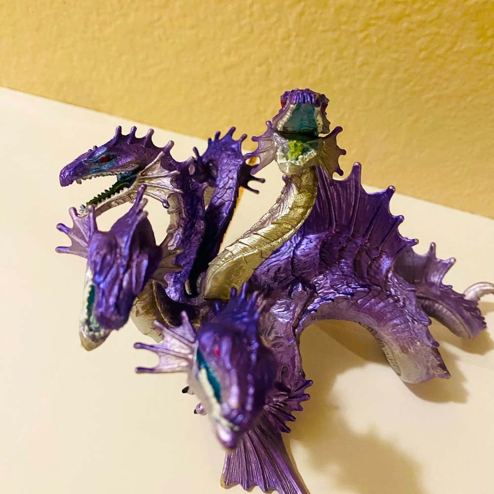 Rare Hydra 2012 5 headed dragon figure